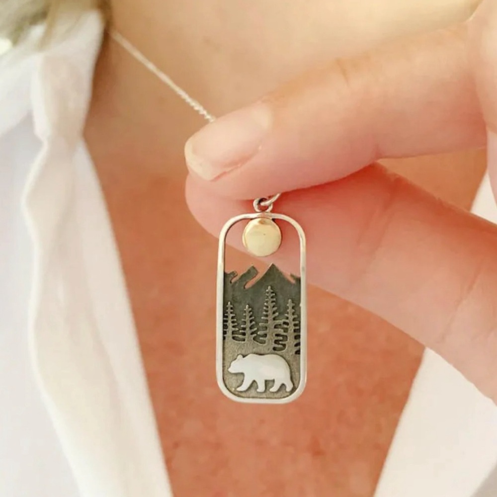 Bear necklace NWOT